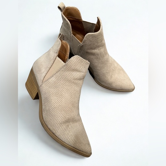 Universal Thread Shoes - Universal Thread Women's Suede Beige Ankle Pointed Toe Boots
